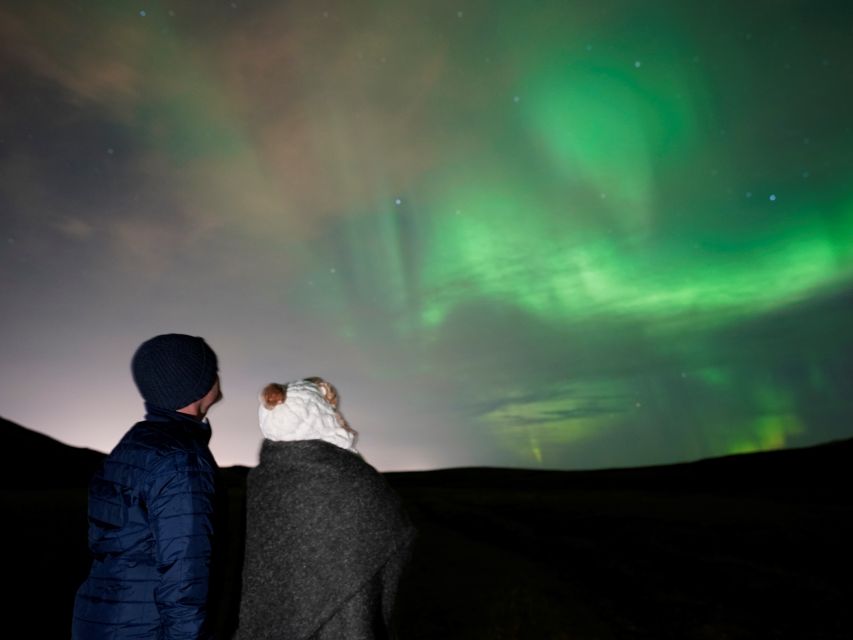 Reykjavik: Northern Lights Tour w/Pro Photos - Small Group - Key points at a glance