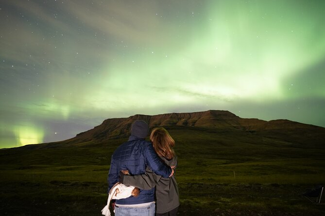Reykjavik Northern Lights Tour with Pro Aurora Photos Small Group - Why the moving hunt matters outside Reykjavik