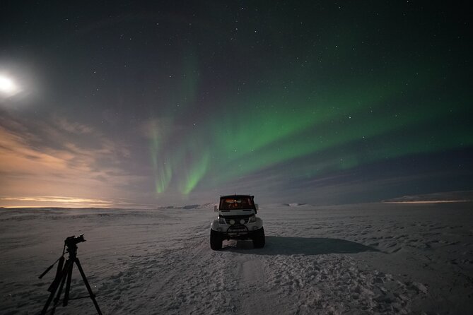Reykjavik Northern Lights Tour with Pro Aurora Photos Small Group - The people who make the evening work