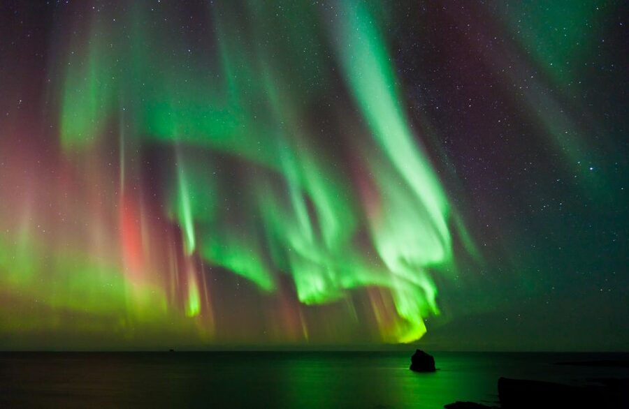 Reykjavik: Premium Northern Lights Tour with Free Photos - Chasing the lights beyond Reykjavik