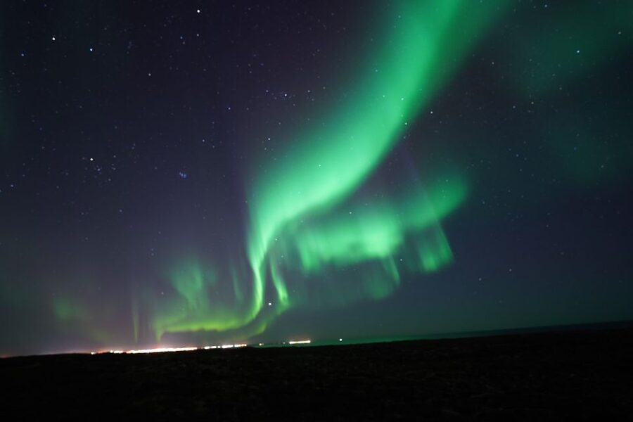 Reykjavik: Premium Northern Lights Tour with Free Photos - Waiting in the cold, with help from hot chocolate