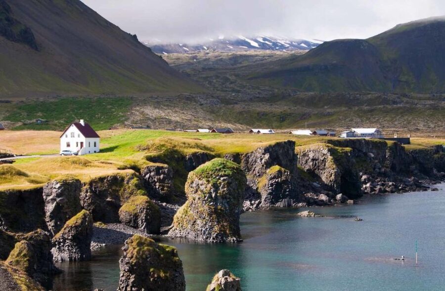 Reykjavik: Private Snaefellsnes and Kirkjufell Jeep Tour - Black beaches, lighthouses, and volcanic craters