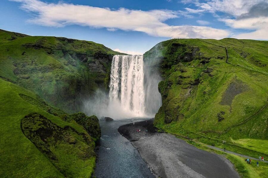 Reykjavik: South Coast, Diamond Beach, and Jökulsárlón Tour - The optional boat ride at Jökulsárlón