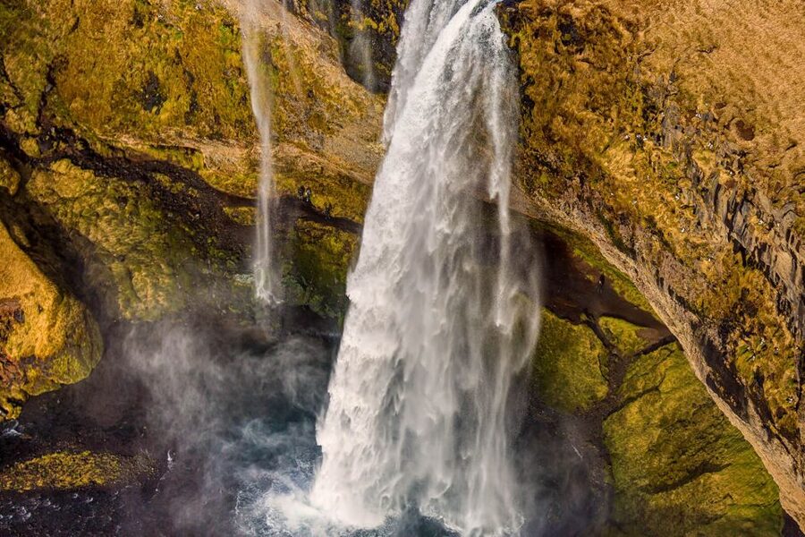 Reykjavik: South Coast, Diamond Beach, and Jökulsárlón Tour - Winter, summer, and changing daylight