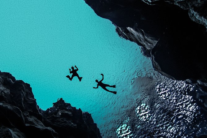 Silfra Drysuit Snorkeling with Free Photos - Meet on Location - The 40-minute route through Silfra