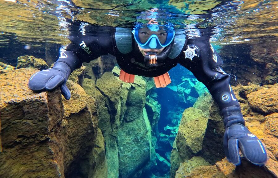 Silfra: Fissure Snorkeling Tour with Underwater Photos - Who should book this experience?
