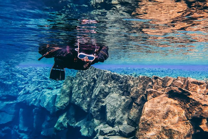 Silfra: Hot and Cold Snorkeling and Spa Tour - Self Drive - Hot chocolate, cookies, and the drive to Fontana