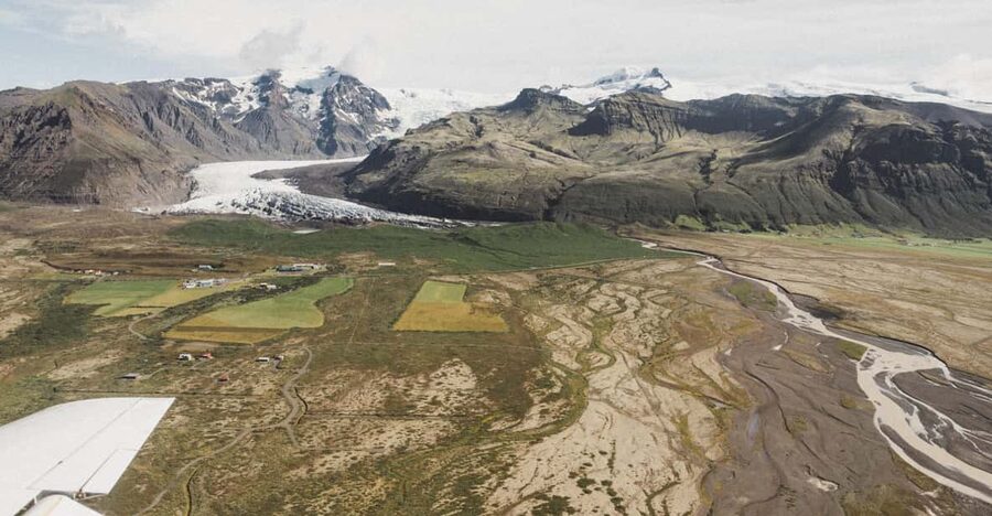 Skaftafell Nature Reserve: Highlights Scenic Airplane Tour - Black sands and braided glacial rivers