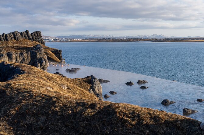 Sky Lagoon Ticket with 7-Step Ritual and Transfers from Reykjavik - Changing Rooms, Showers, and the Lagoon Bar