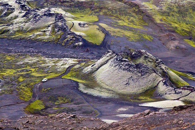 Small Group Day Tour to Lakagigar volcano by Super Jeep from Klaustur - Fjaðrárgljúfur gives you the canyon view