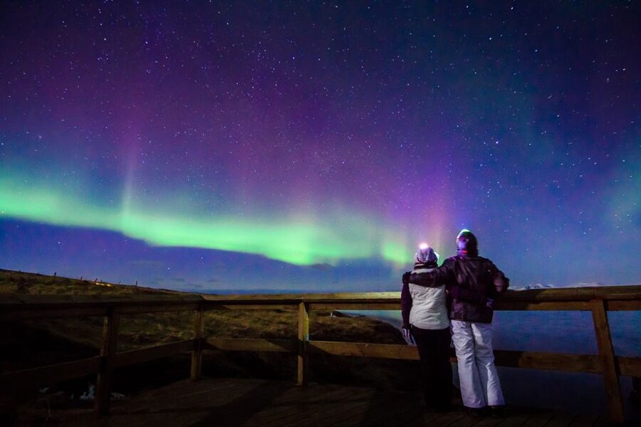 Small-Group Premium Northern Lights Tour from Reykjavik - Hot chocolate, warmth, and the practical side