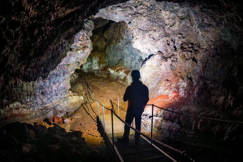 Snæfellsnes: Vatnshellir Lava Cave Tour - Entering an 8,000-year-old lava tube