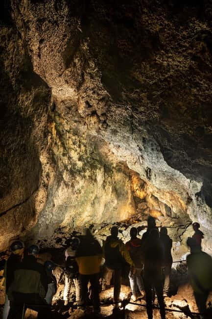 Snæfellsnes: Vatnshellir Lava Cave Tour - What the lava formations add to the walk