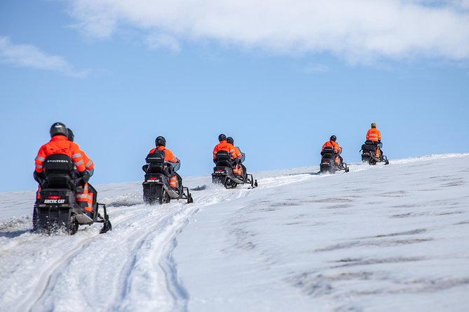 Snowmobiling Experience on Mýrdalsjökull Glacier - Learning to handle the snowmobile