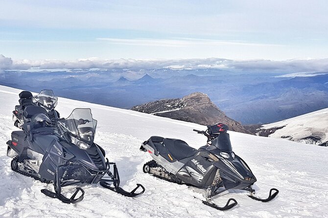 Snowmobiling on Eyjafjallajökull - How the guides shape the outing