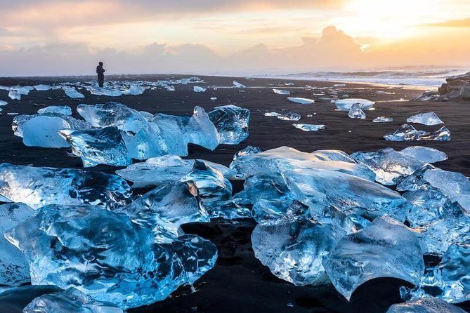 South Coast and Glacier Lagoon - Private - Skógafoss and the famous rainbow spray