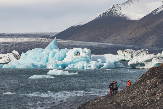 South Coast, Diamond Beach and Glacier Lagoon Day Tour - Vík and the practical rhythm of the day