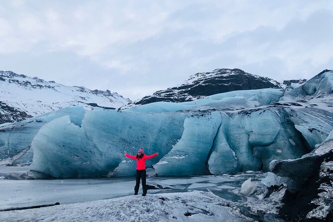 South Iceland Highlights and Northern Lights Combo Full-Day Tour - Skógafoss: a waterfall with two very different views