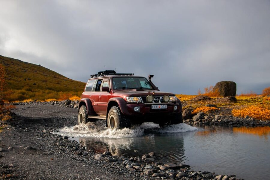 Super Jeep Private tour in Þórsmörk - The canyon walk and its flowing streams