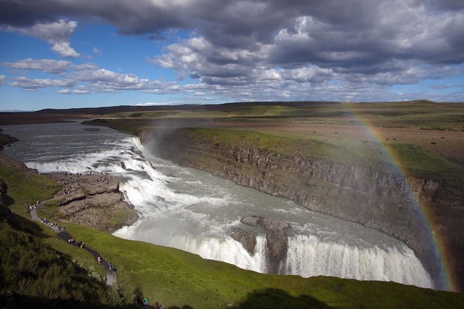 The Golden Circle & Northern Lights Guided Combo tour - One day, three icons, one uncertain night
