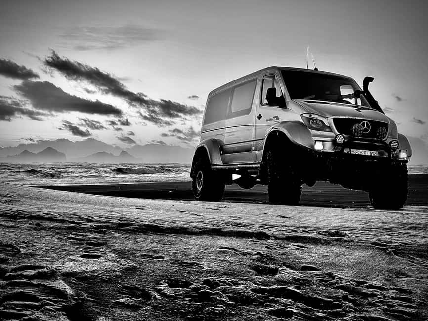 Þórsmörk by Super Jeep - Seeing the marks of the 2010 eruption