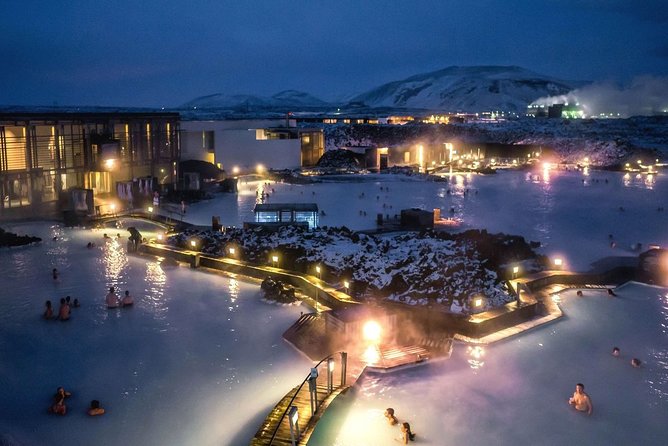 Unique bathing in an Icelandic hot springs at the Blue Lagoon - Who will enjoy this visit most?