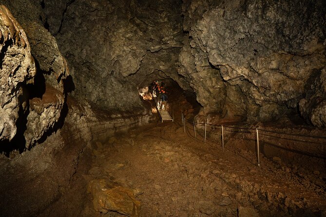 Vatnshellir Cave Tour - Cold air, wet rock, and what to wear