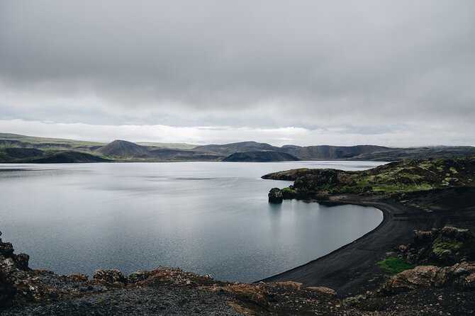 Volcano Tour on Reykjanes Peninsula Including Icelandic Snacks - Who should book this experience?