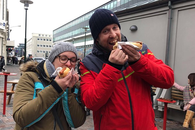 Weekend Reykjavik Food Tour with a stop at the Reykjavik Flea Market - The Bæjarins Beztu Pylsur hot dog stop
